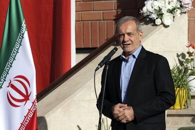 از پزشکیان به دانش آموزان: شما طلا هستید، در عین بازی‌گوشی باید تلاش کنید