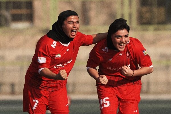 قمری: جو پرسپولیس صمیمی و حرفه‌ای است/ با تمرکز می‌توانیم موفق شویم