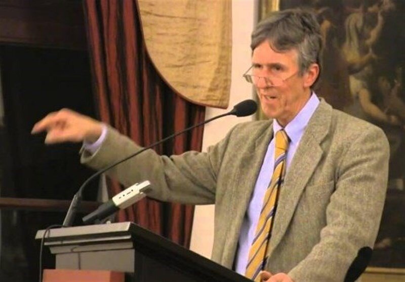 مایکل جونز: رواج بی حجابی در ایران، نقشه سازمان سیا است