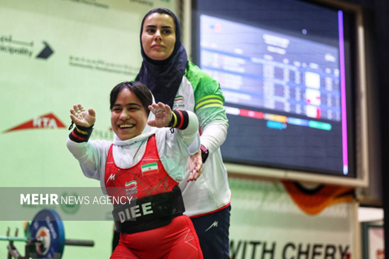 دختران ایران استارت طلا را زدند/قهرمانی احسانی و پولادی در وزنهبرداری