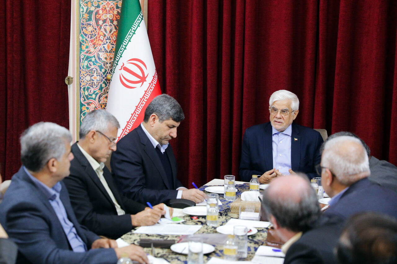 عارف: جایگاه اولی علمی در منطقه دست‌یافتنی است