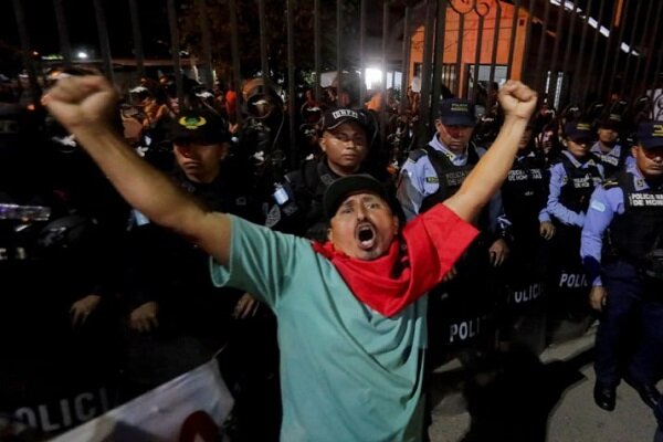 هندوراس در آستانه آشوب سیاسی و اعتراضات خیابانی