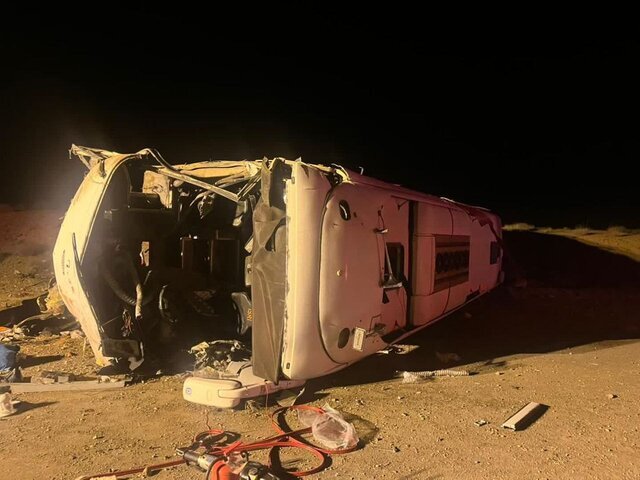 واژگونی مرگبار اتوبوس در محور نطنز/ آمار جان باختگان