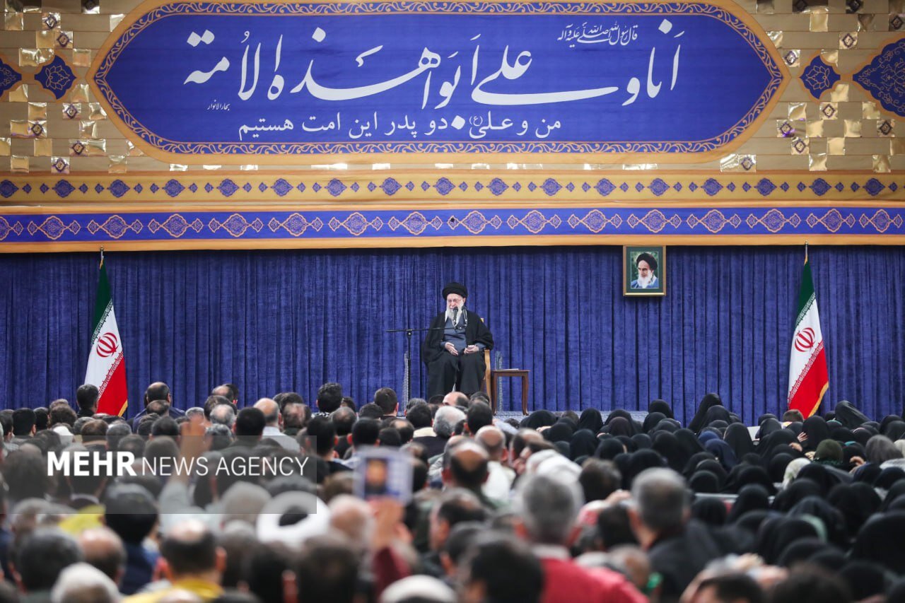 بازاری‌ها وفادارترین قشر به نظام هستند/ در مقابل دشمن کوتاه نمی‌آییم