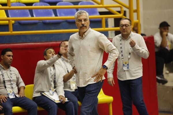 ابراز رضایت سرمربی استقلال از عملکرد تیمش در لیگ بسکتبال