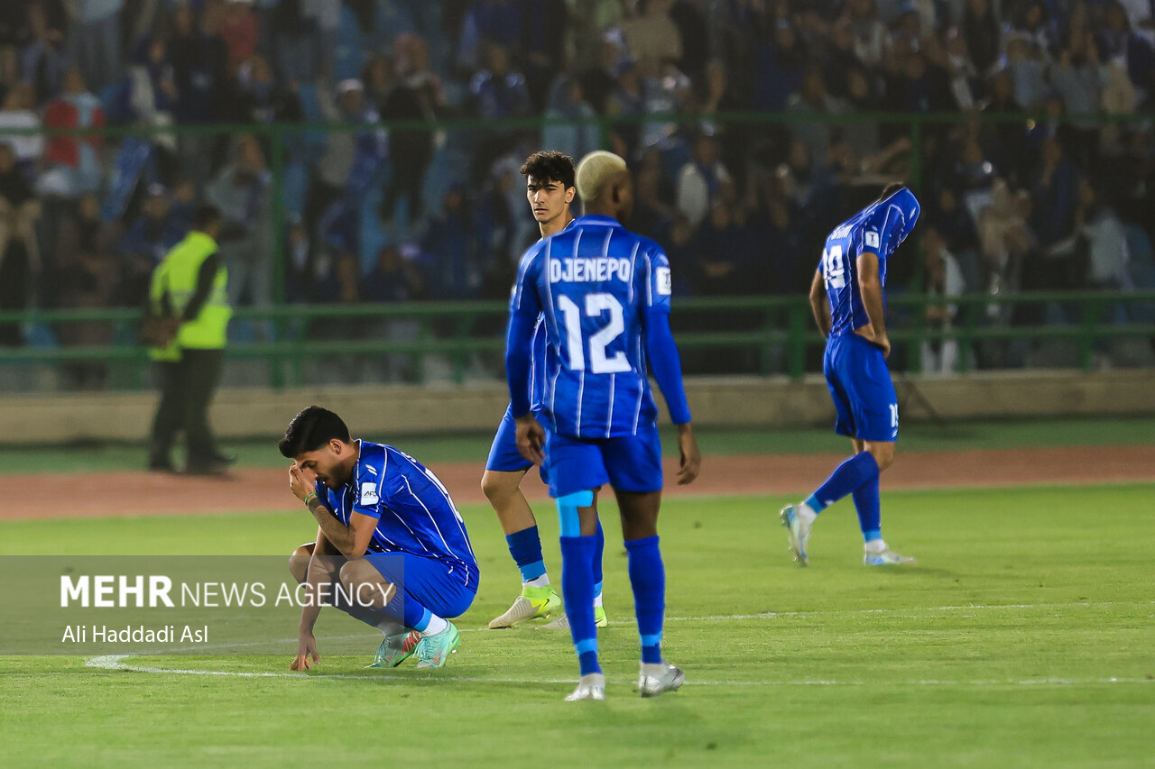استقلالِ بزرگ را مدیران کوچک به نابودی کشاندند؛ یک بازیکن معضل است!