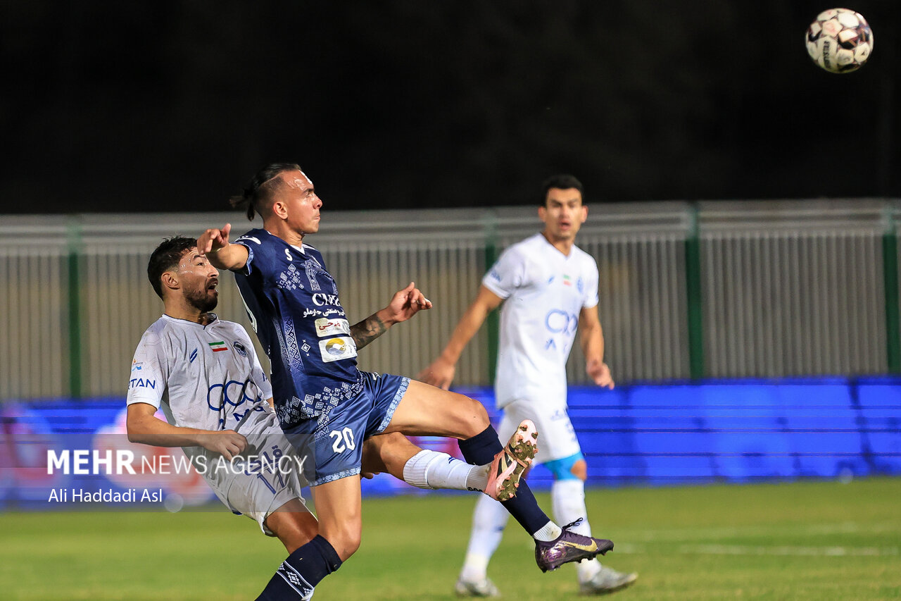 اعتراض چادرملو به داور بازی با استقلال/ پنالتی ما گرفته نشد + فیلم