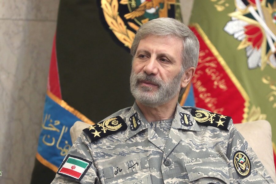 امیر حاتمی:ایستادگی کارکنان فراجا در برابر توطئهها،ضامن آرامش کشوراست