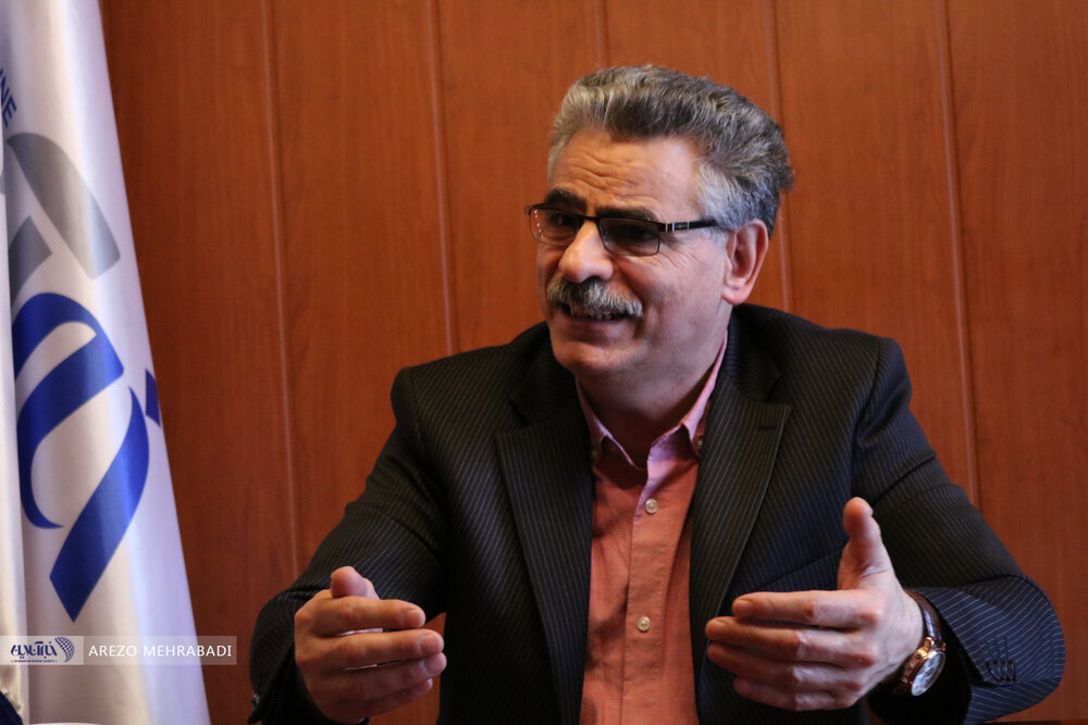 انیشتین: سیاست از فیزیک اتمی پیچیده‌تر است / چه نیازی به متفکران بزرگ داریم؟ / بهای تسلیم شدن به شبه دانشمندان