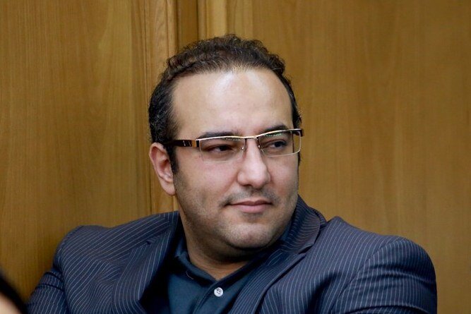  با مردم صلح کنید برای وطن جان می‏‌دهند / هشدار درباره بازگشت تندروها به «تنظیمات کارخانه»/ حقوق چگونه از ابزار اداره به ابزار برخورد با مردم تبدیل شد