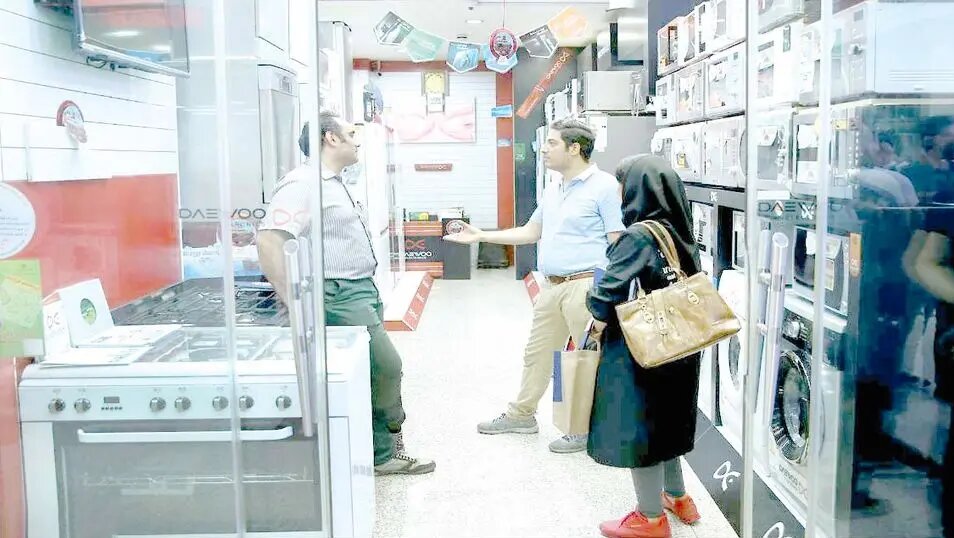 تازه عروس و دامادها؛ مشتریان بازار «دست‌دوم»فروشی/ قبلا سابقه نداشت عروس و داماد به سمساری بیایند