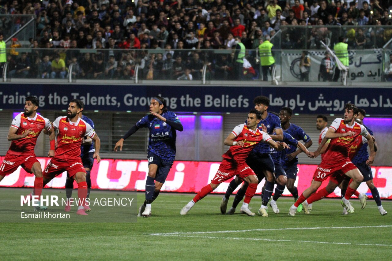 تساوی پرسپولیس برابر گل‌گهر در نیمه اول/ اوضاع کمی بهتر از گذشته شد