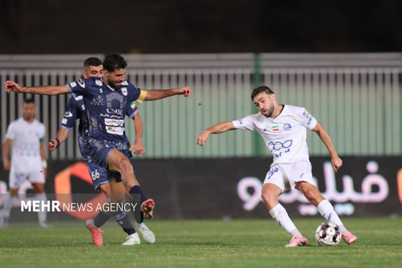 تعویض دوباره استقلال به خاطر مصدومیت بازیکن گلزن