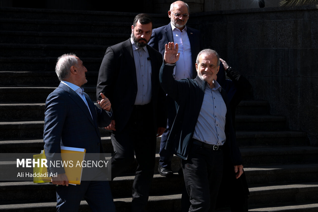 حاشیه جلسه هیئت دولت