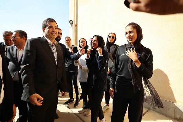 حضور وزیر ورزش در اردوی تیم ملی قایقرانی روئینگ بانوان