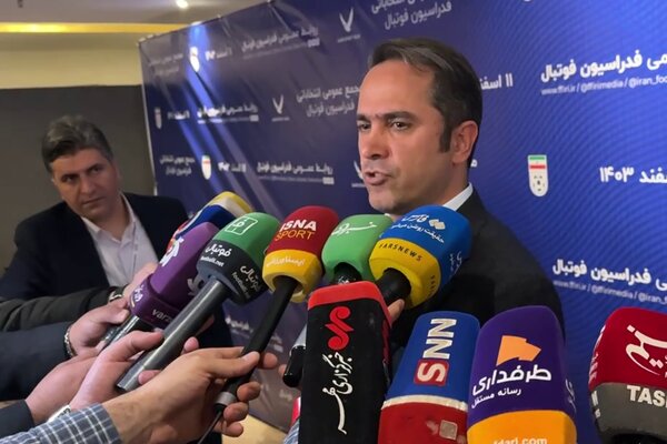 خطیر: بسته شدن پنجره استقلال به خاطر ناآگاهی مدیران باشگاه است