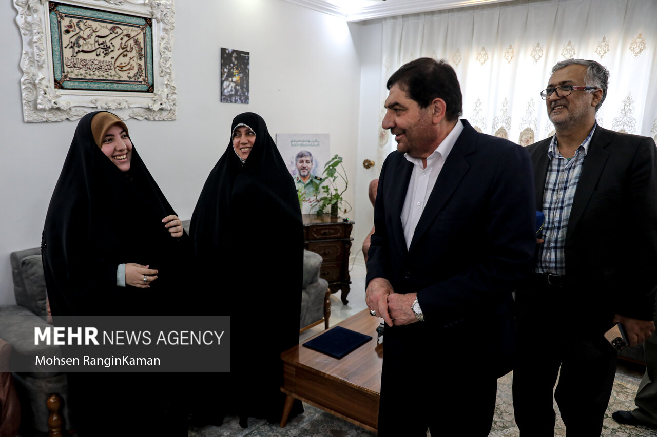 دیدار محمد مخبر با خانواده سردار شهید مهدی نعمتی