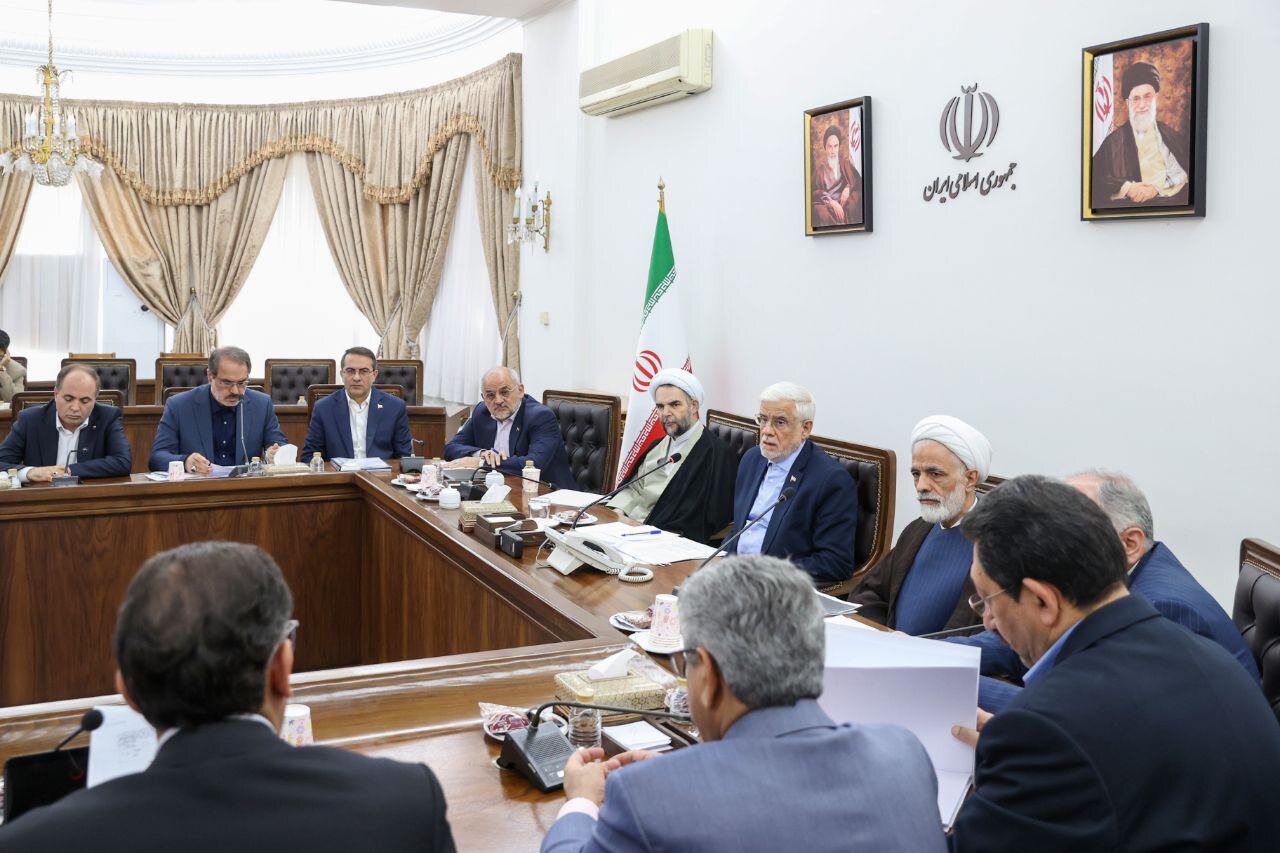 عارف: بازنگری کلی در شیوه تأمین کالاهای اساسی در دستور کار است