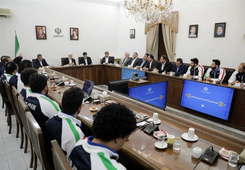 عارف در دیدار تیم ملی وزنهبرداری: برای المپیک ۲۰۲۸ برنامه خوبی داریم