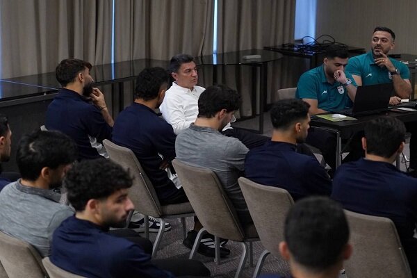 قلعه‌نویی «روسیه» را برای شاگردانش تشریح کرد