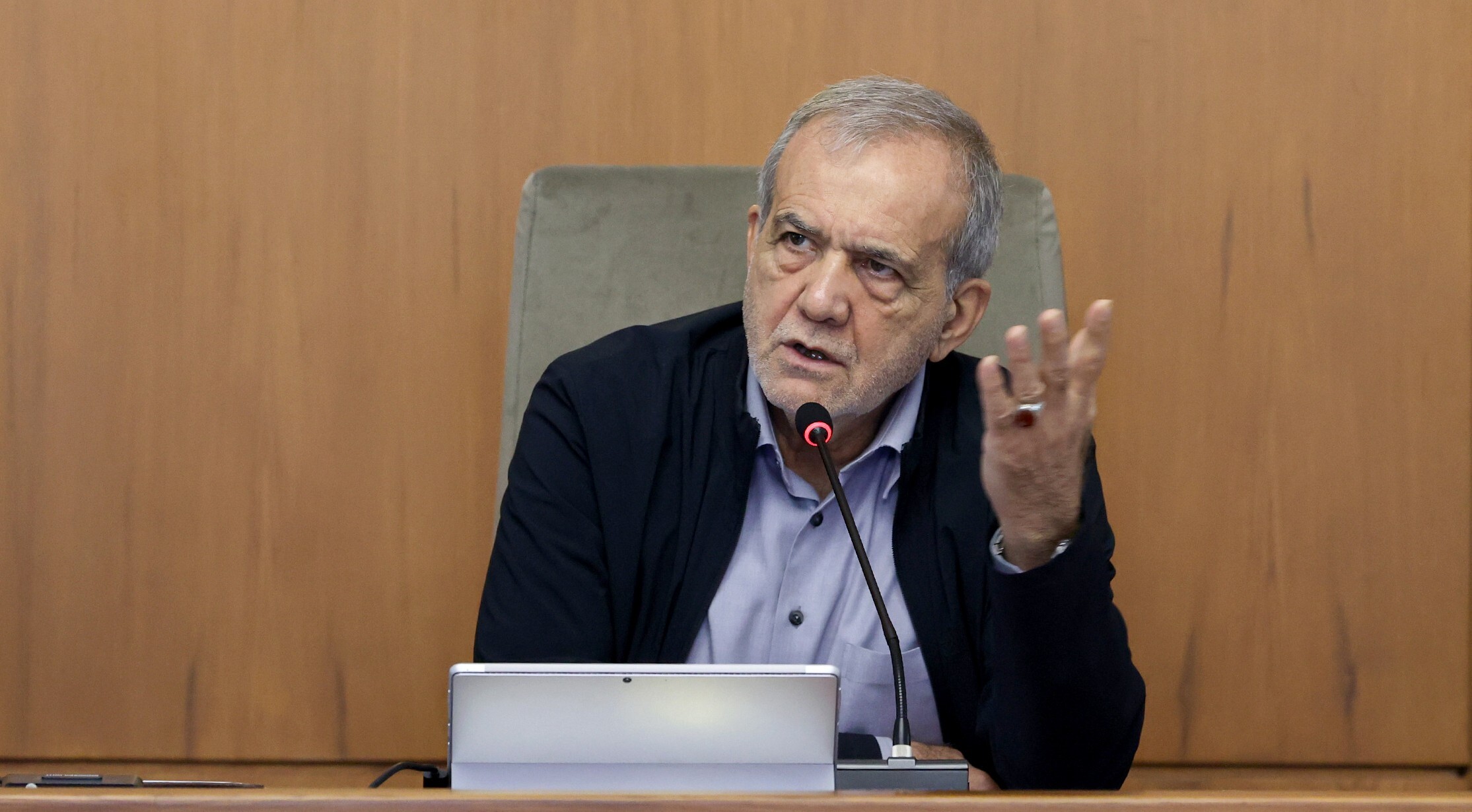 نباید هیچ تعللی در ترخیص پنلهای خورشیدی صورت گیرد