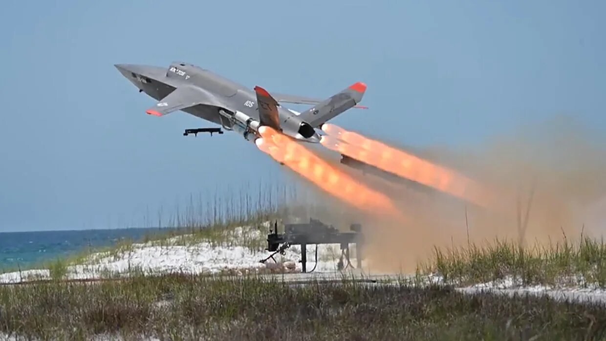 نسل جدید جنگندههای بدون خلبان وارد میدان میشوند / مرگ و زندگی انسان در دست ربات