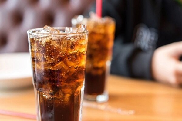 نوشیدنی شیرین یا رژیمی؛ کدام بهتر است؟