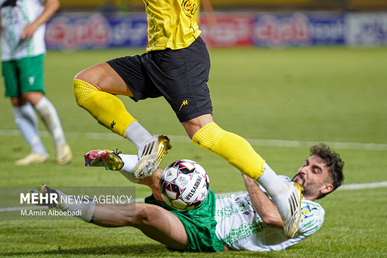 واقعیت تلخ لیگ برتر با بازیکنان مدعی؛ پول حرفه‌ای و فوتبال آماتور!