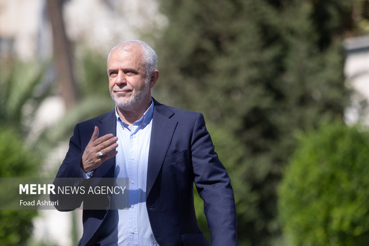 وزیر راه بر اختصاص زمین مناسب برای ساخت مسکن ایثارگران تأکید دارد