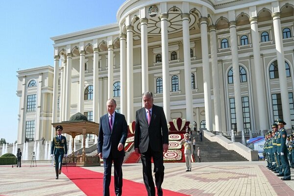 پوتین: روسیه و تاجیکستان در حوزه دفاعی و امنیتی همکاری می‌کنند