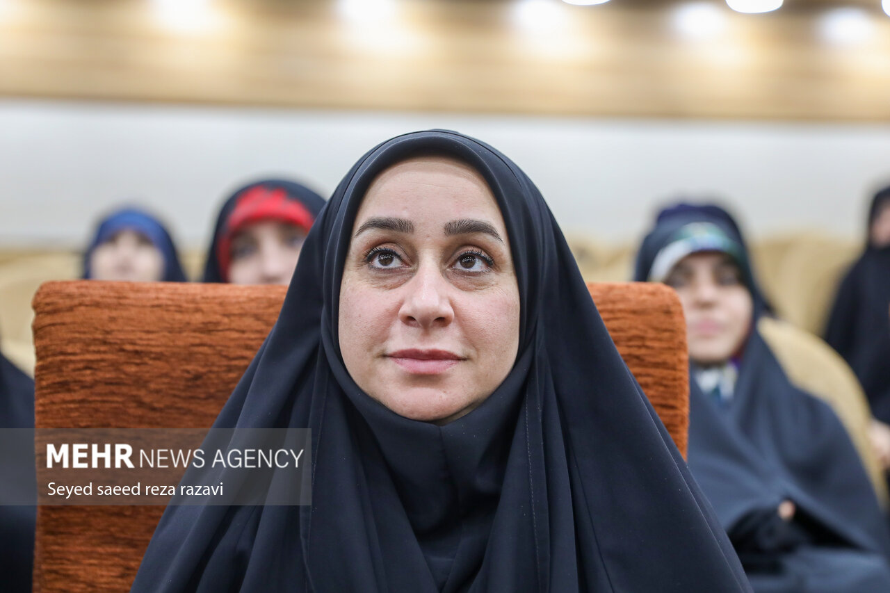 گلایه های جوانمردی در حضور معاون بانوان رئیس جمهور: حقوق مان ناچیز است